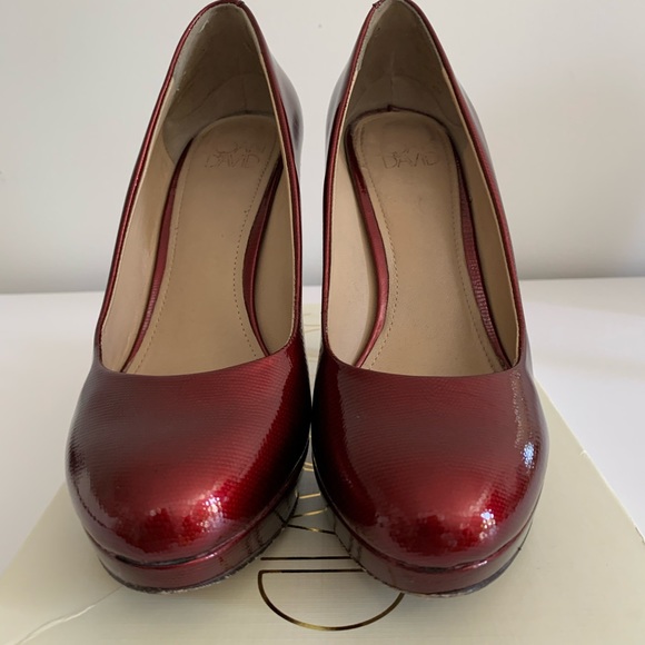 Joan & David Flipp Platform pump in red - Picture 3 of 8